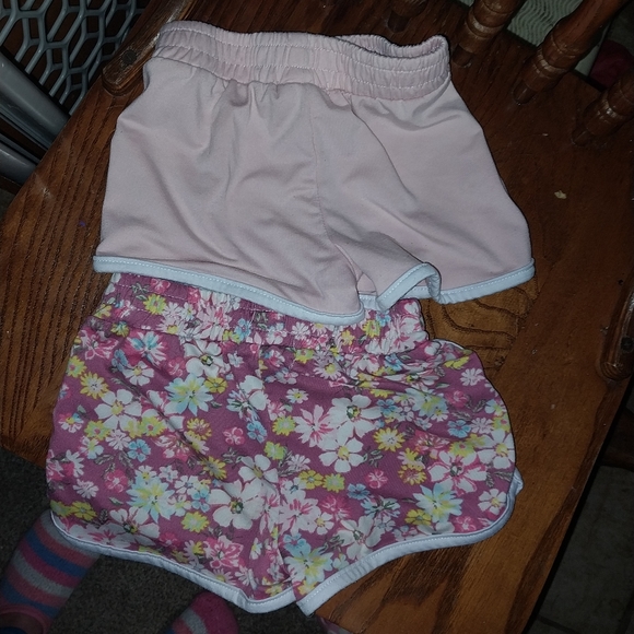 2 pair size 2t shorts lovely fix very nice shape - Picture 2 of 3